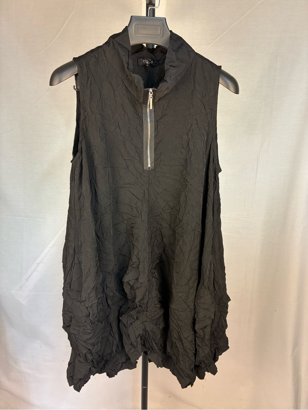 Comfy USA Verona Black Crinkle Zip Neck Bubble Hem Dress S